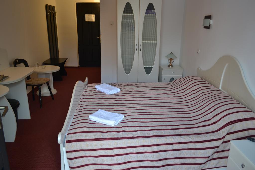Hotel Marion Padurea Rotunda*** Szászrégen Szoba fotó